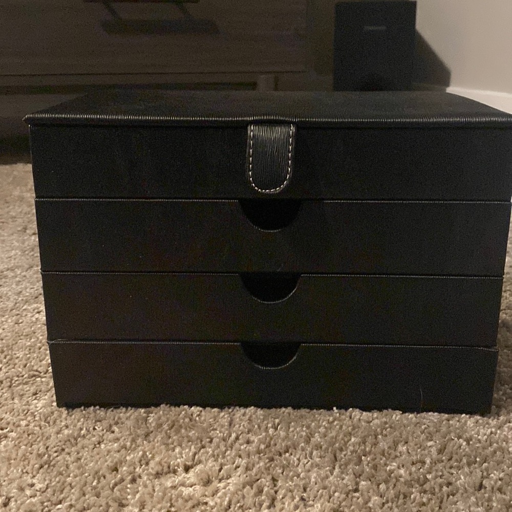 Jewelry box